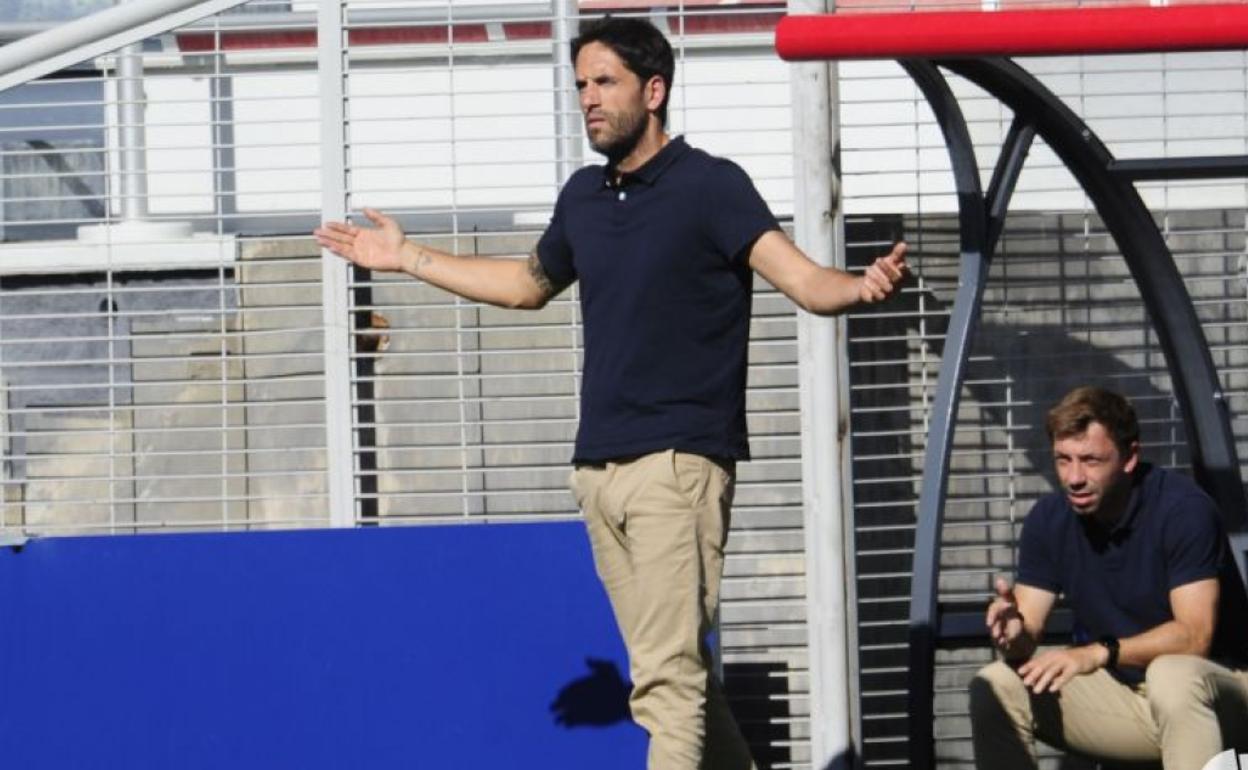 Vélez de Mendizabal, durante el partido ante la Real B en Lezama. 