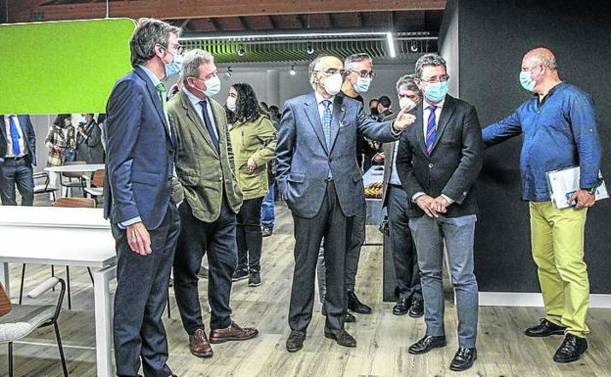 Euskaltzaindia estrena nueva 'casa' en la planta superior de la casona de Etxezarra, con 304 metros cuadrados de espacio