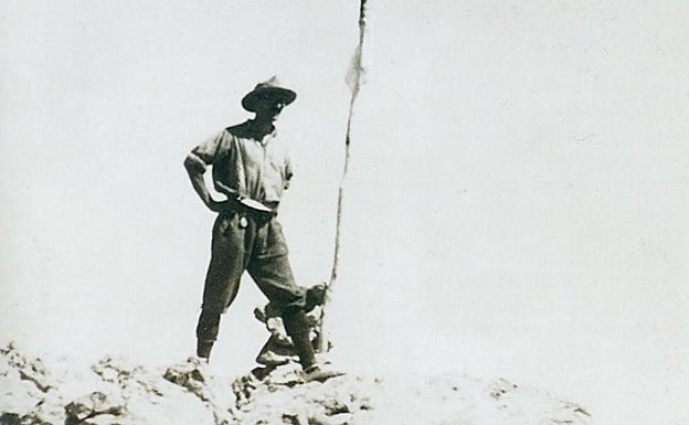 Sopeña, en la cima del Urriellu. 