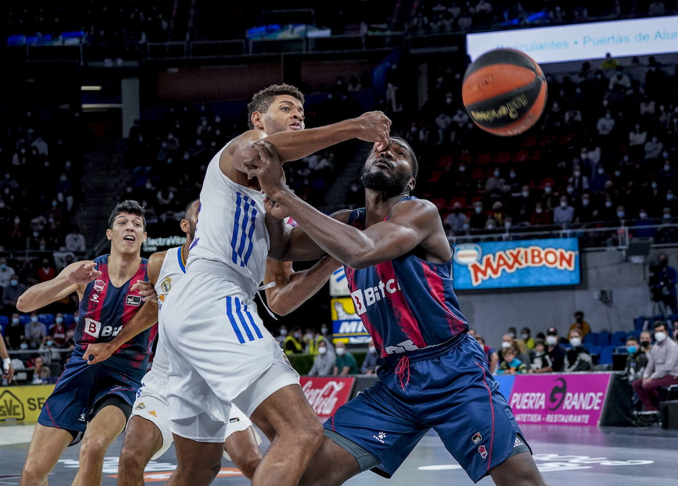 Fotos: Las mejores imágenes del Baskonia - Real Madrid