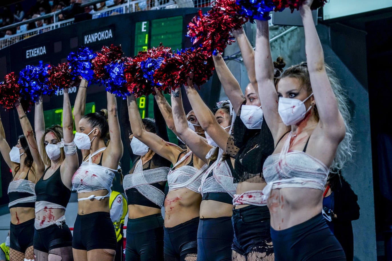 Fotos: Un Buesa disfrazado para asustar al Madrid