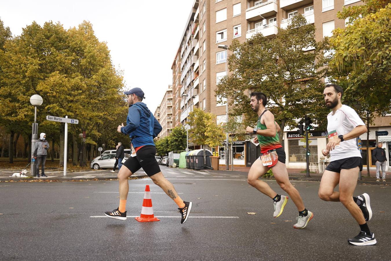 Fotos: 2.500 corredores inundan Vitoria en el Maratón Fiz