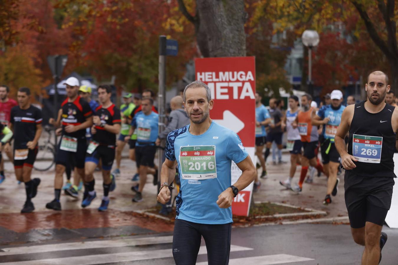 Fotos: 2.500 corredores inundan Vitoria en el Maratón Fiz