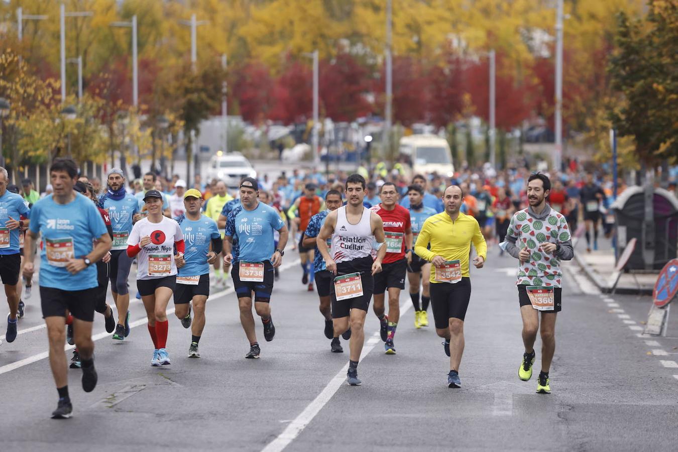 Fotos: 2.500 corredores inundan Vitoria en el Maratón Fiz