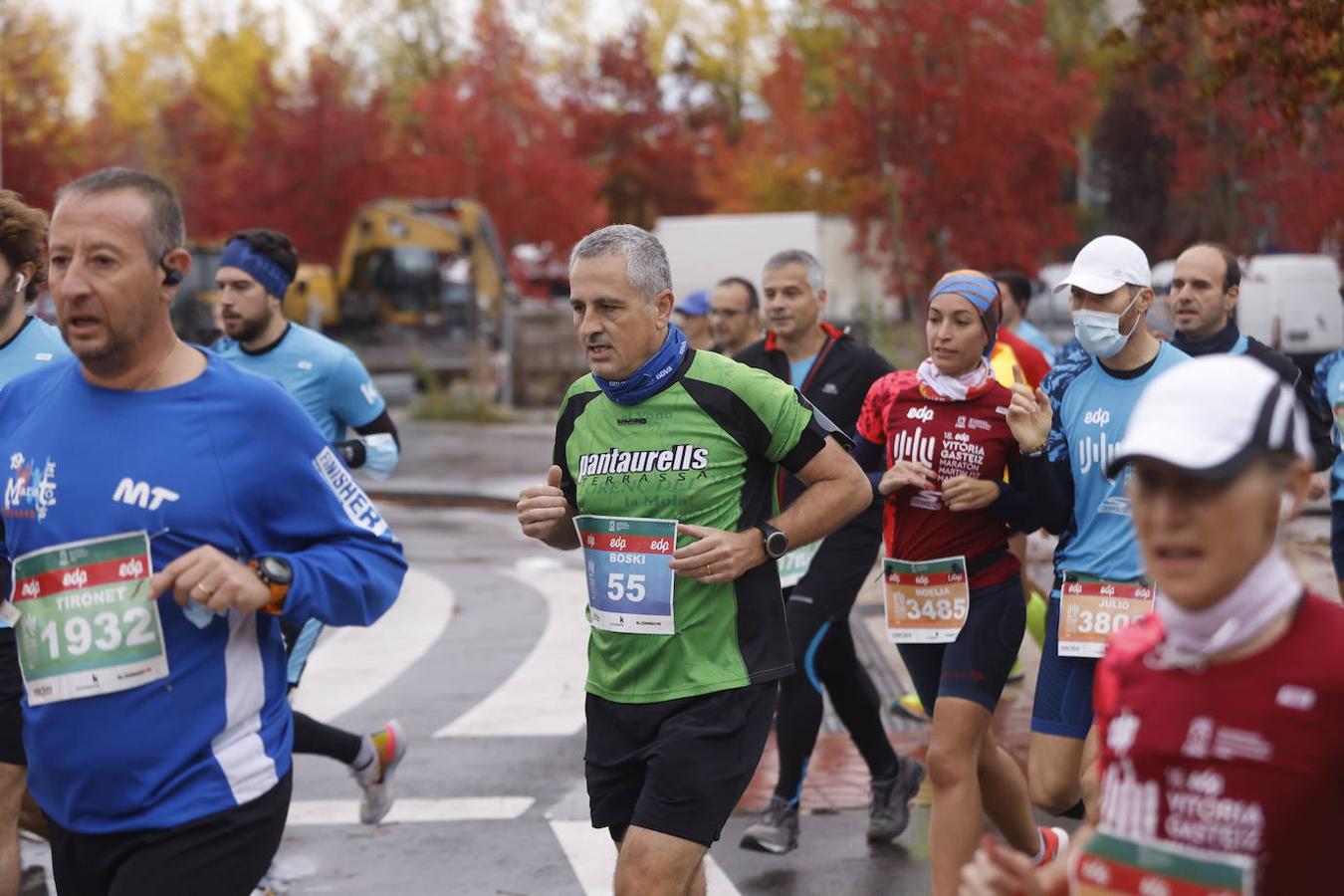 Fotos: 2.500 corredores inundan Vitoria en el Maratón Fiz