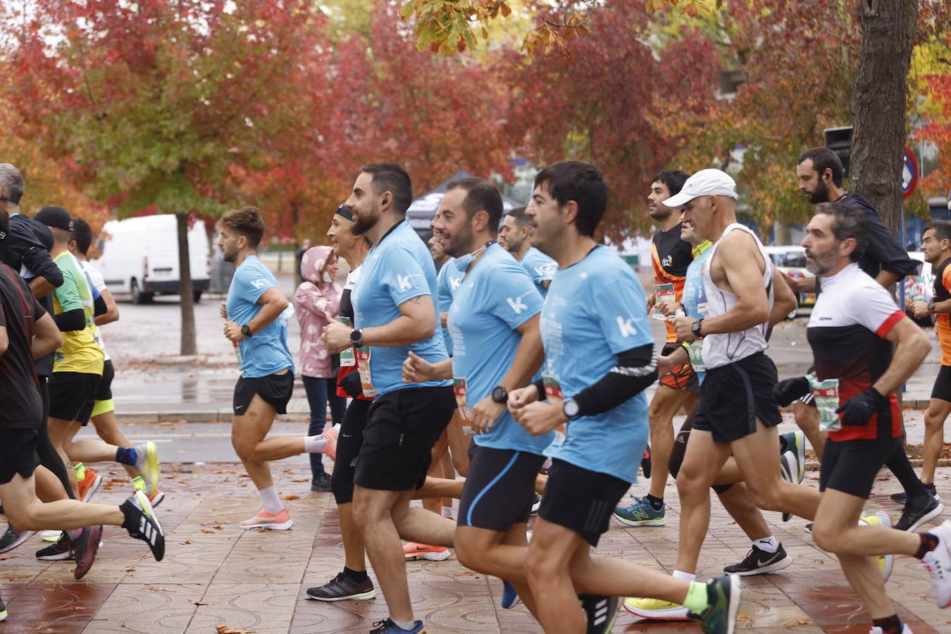 Fotos: 2.500 corredores inundan Vitoria en el Maratón Fiz