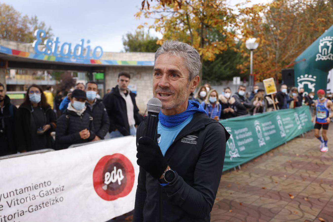 Fotos: 2.500 corredores inundan Vitoria en el Maratón Fiz