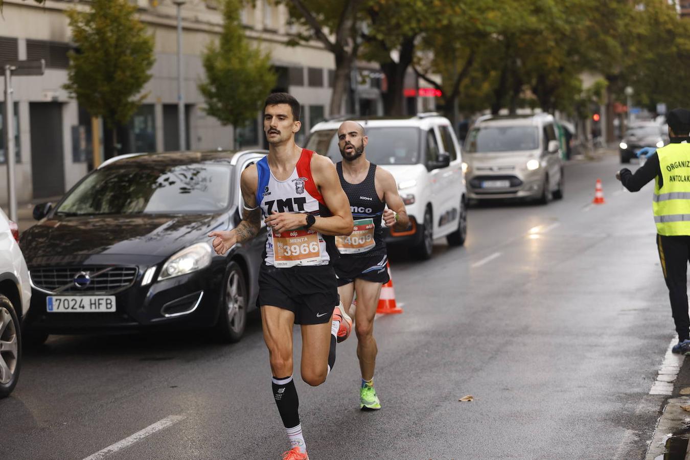 Fotos: 2.500 corredores inundan Vitoria en el Maratón Fiz