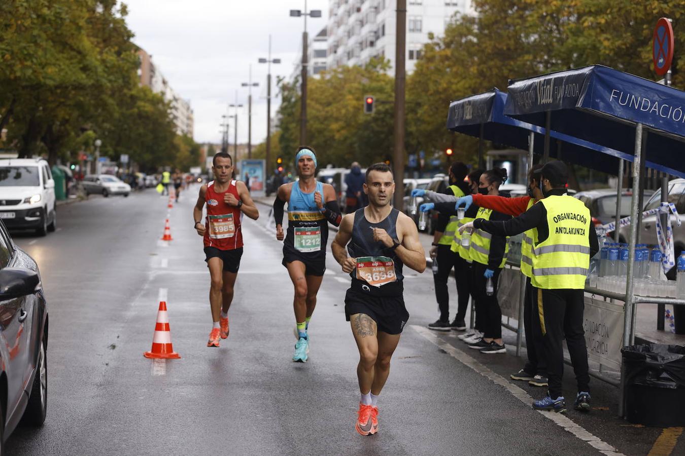 Fotos: 2.500 corredores inundan Vitoria en el Maratón Fiz