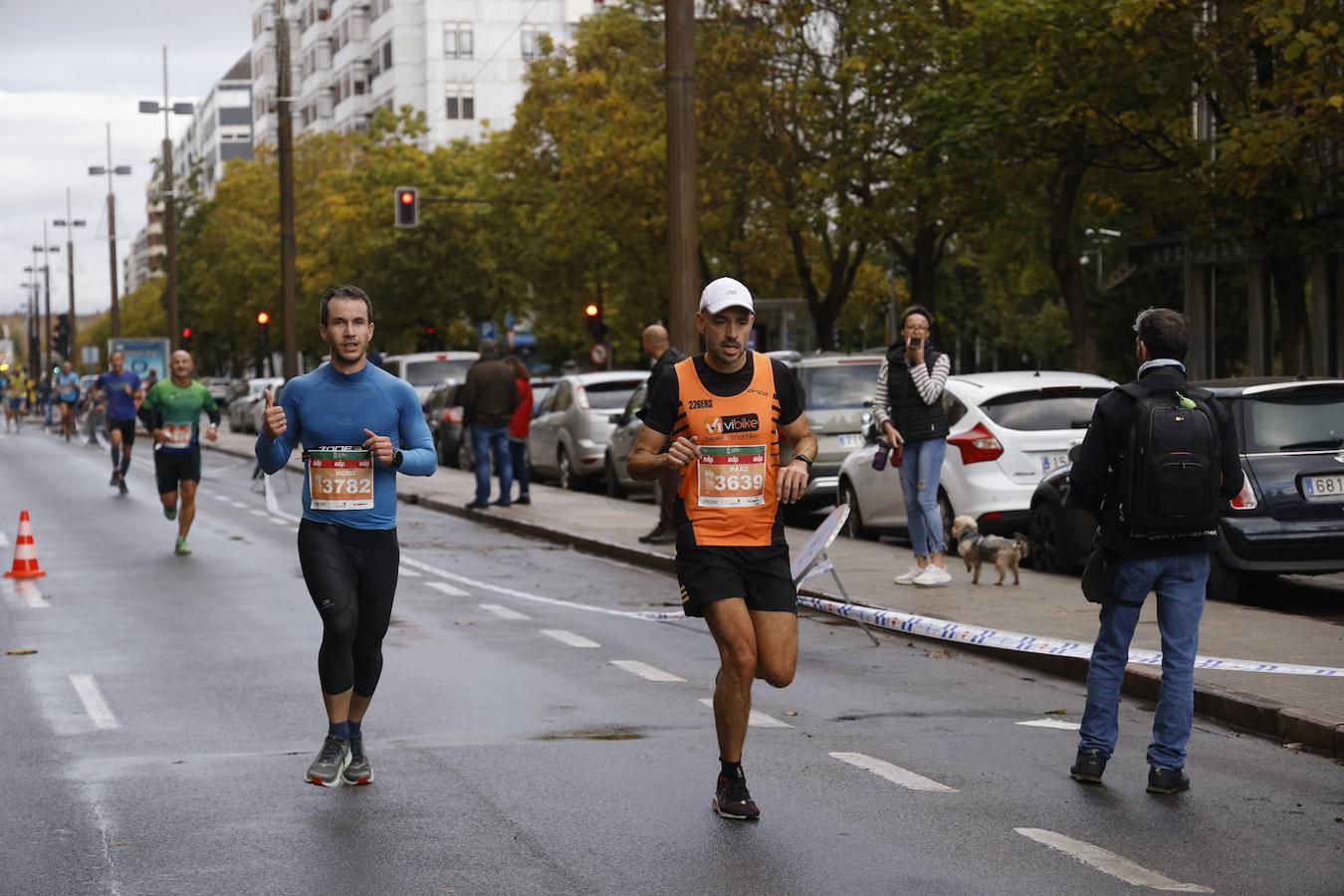 Fotos: 2.500 corredores inundan Vitoria en el Maratón Fiz