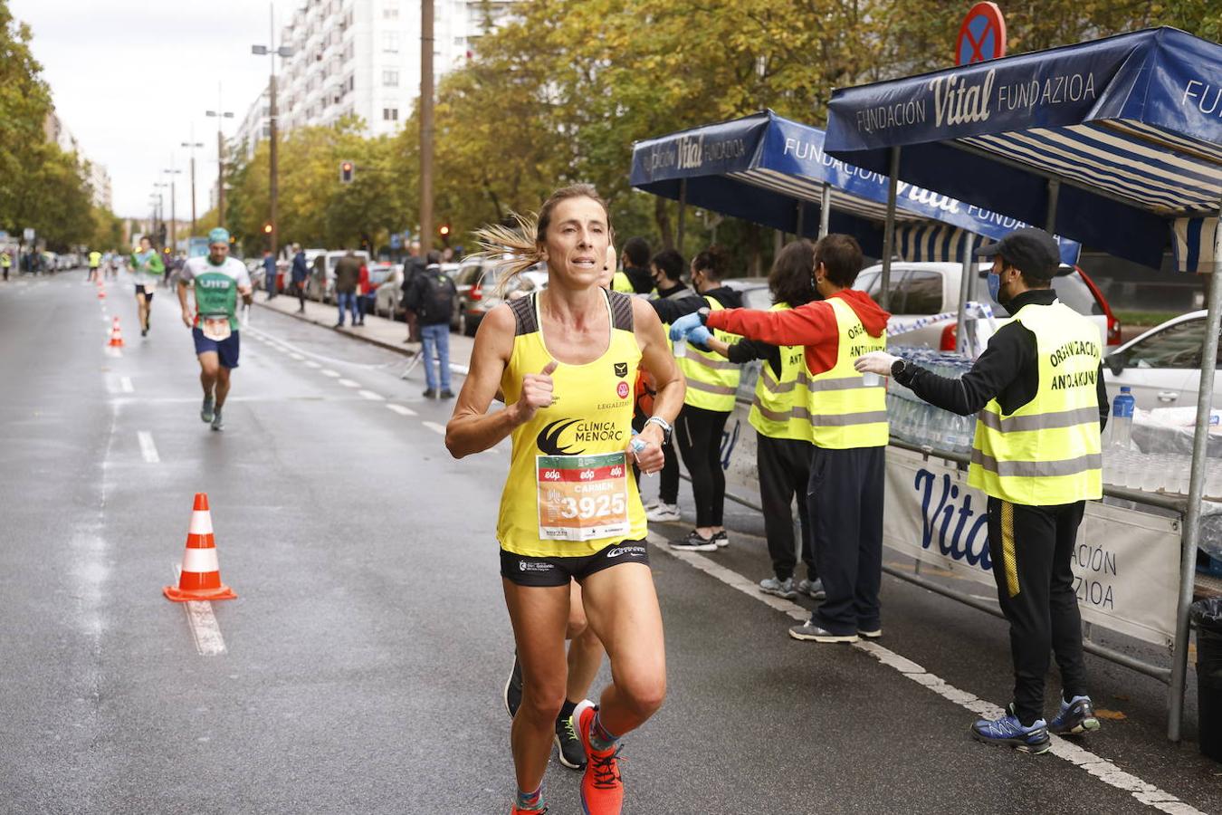 Fotos: 2.500 corredores inundan Vitoria en el Maratón Fiz