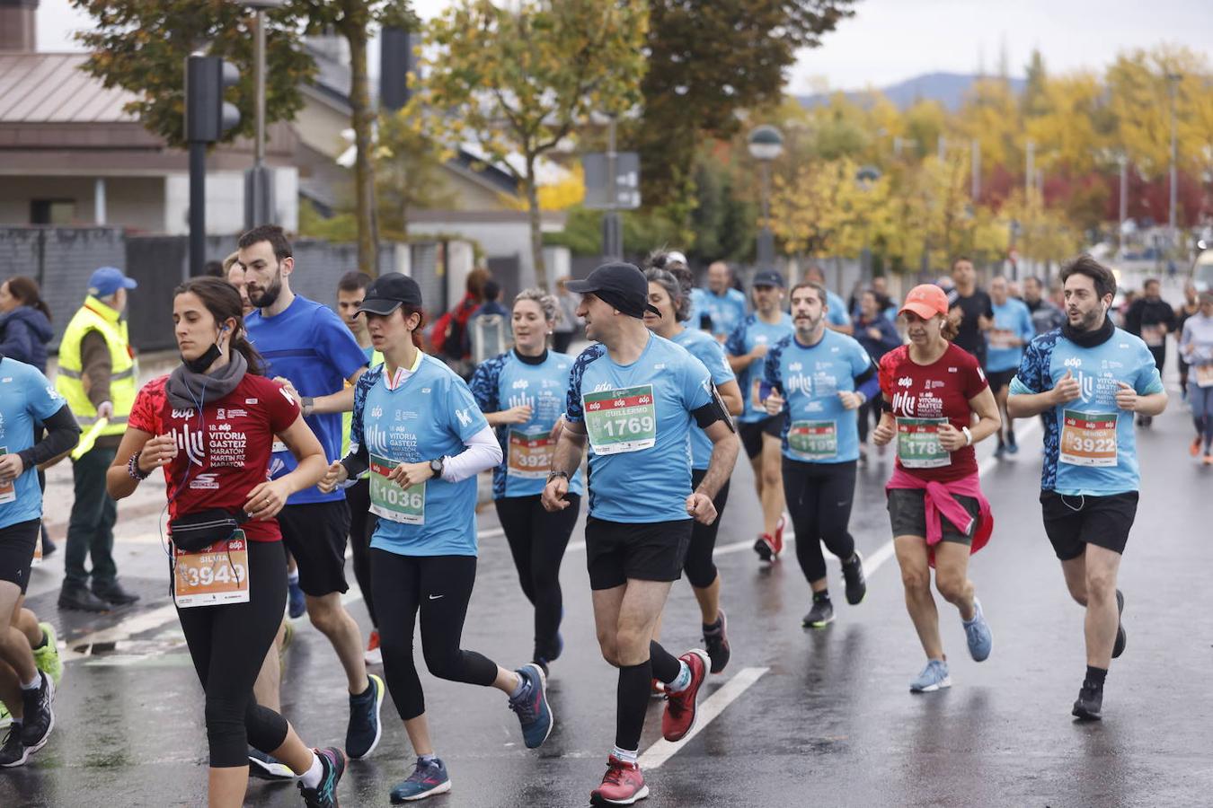 Fotos: 2.500 corredores inundan Vitoria en el Maratón Fiz