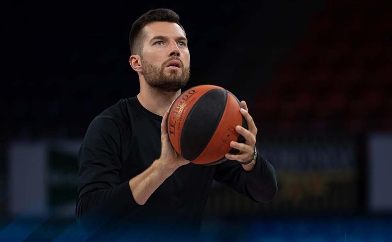 Alec Peters, durante una sesión de entrenamiento esta misma temporada. 