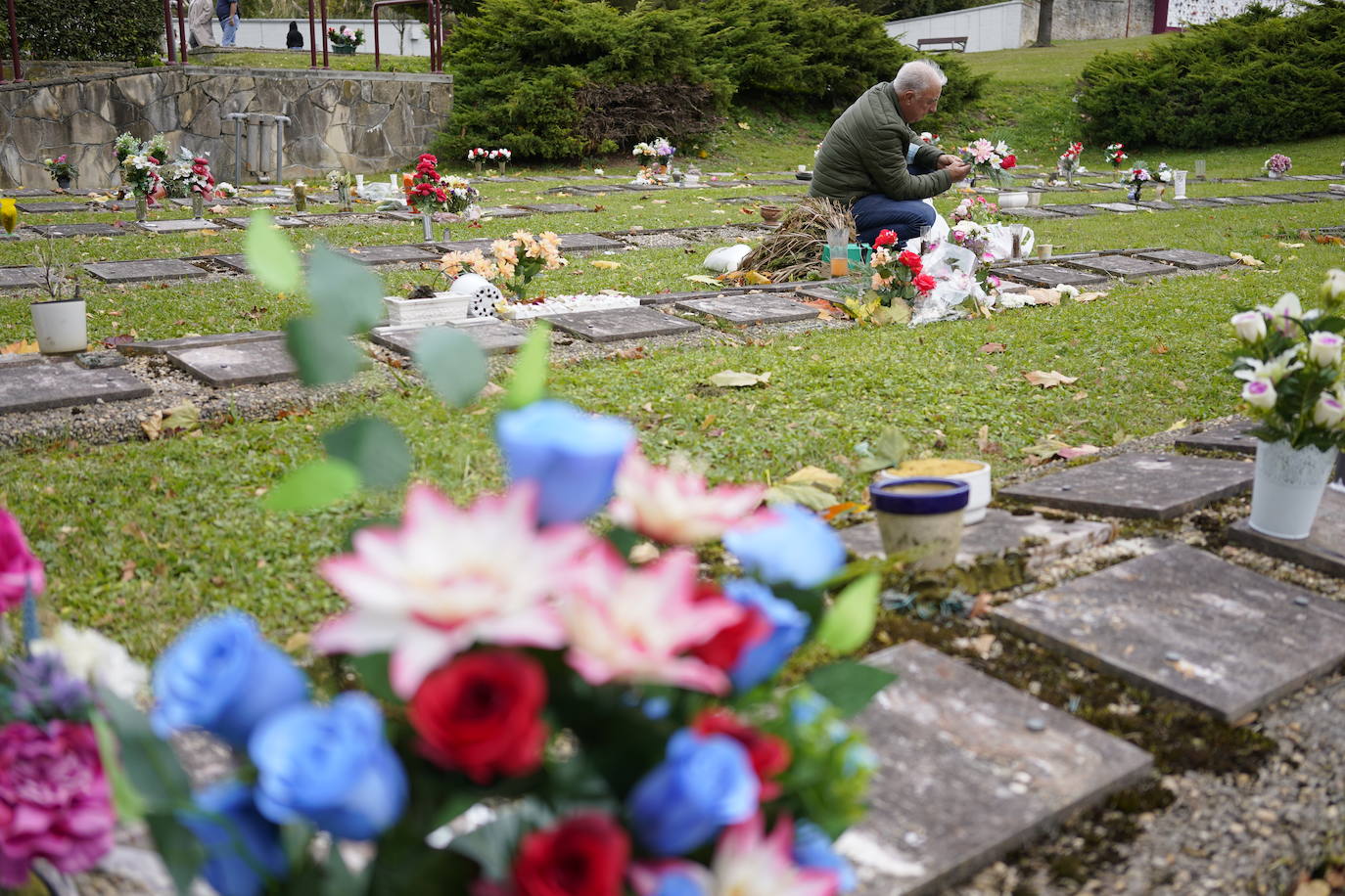 Los cementerios de Derio y Deusto han registrado 40.000 visitas de los últimos diez días.