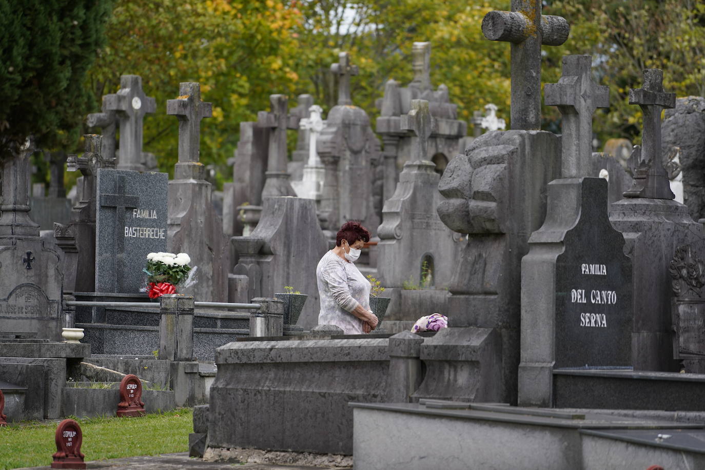 Los cementerios de Derio y Deusto han registrado 40.000 visitas de los últimos diez días.