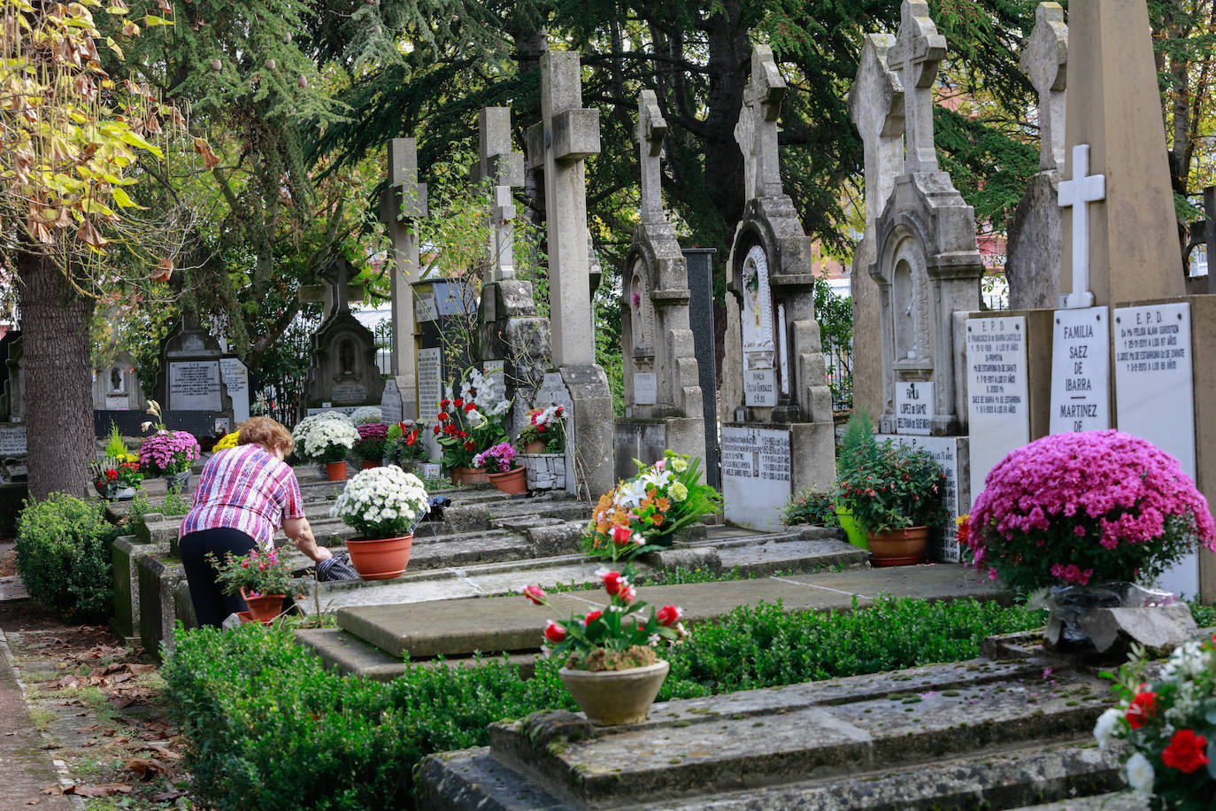 Fotos: Todos los Santos en los cementerios de Vitoria