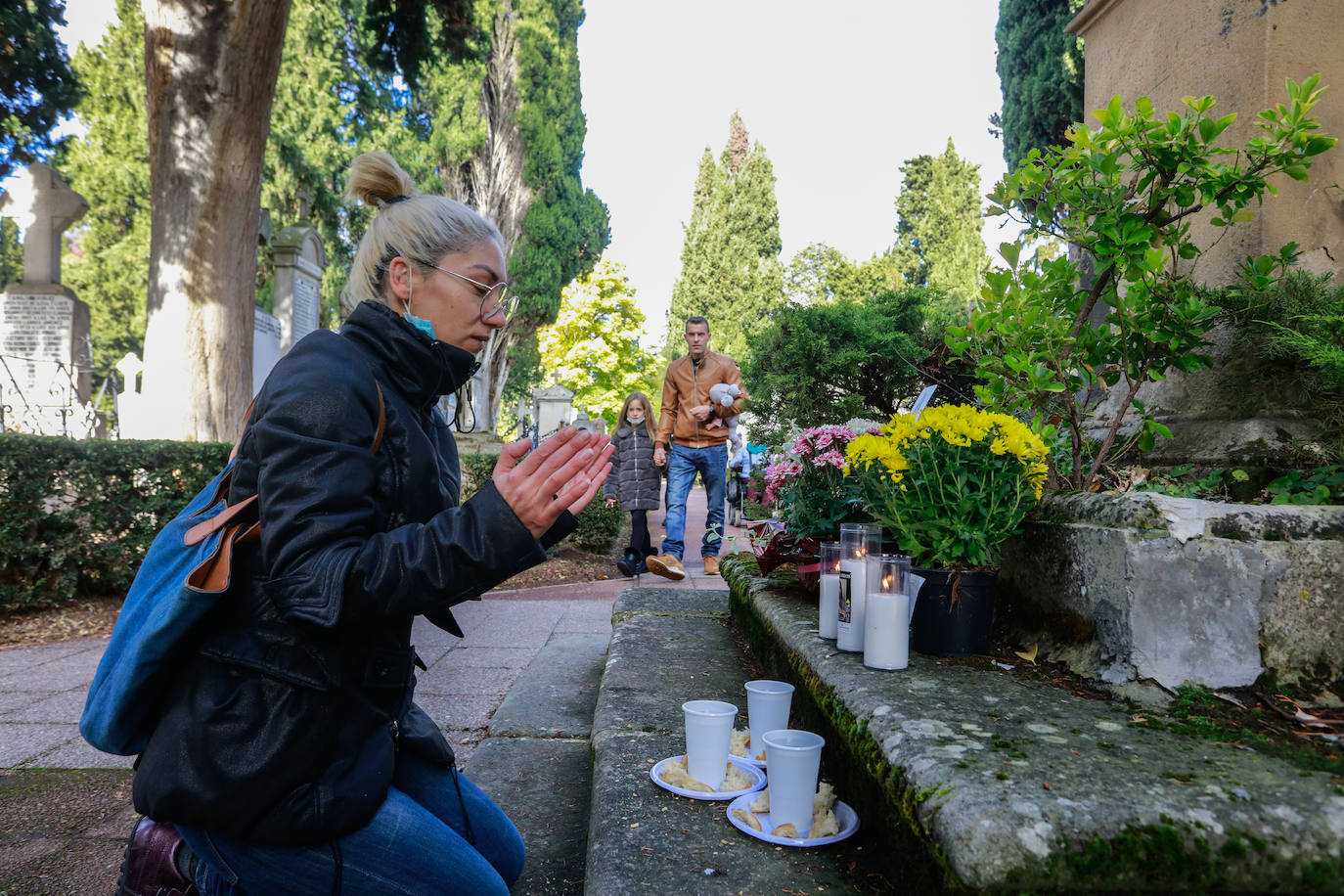 Fotos: Todos los Santos en los cementerios de Vitoria