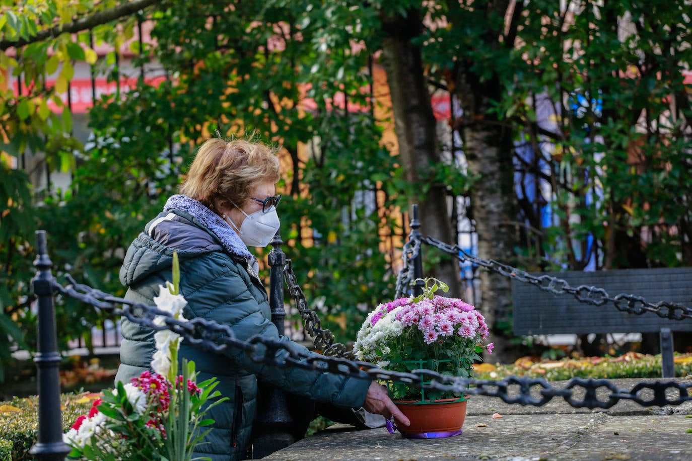 Fotos: Todos los Santos en los cementerios de Vitoria