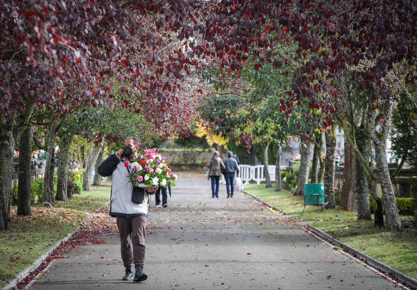 Fotos: Todos los Santos en los cementerios de Vitoria