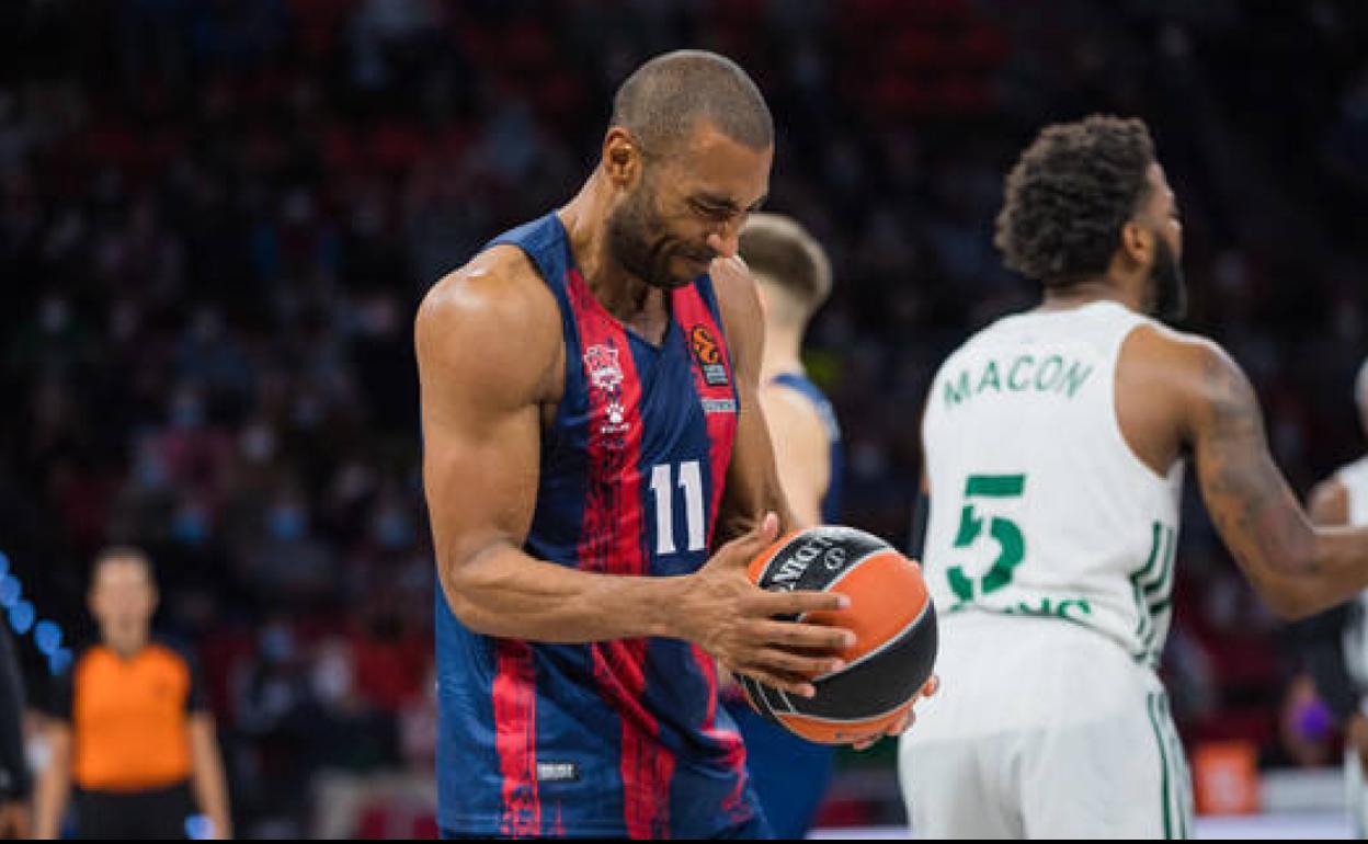 Granger se lamenta en una acción del partido contra el Panathinaikos.
