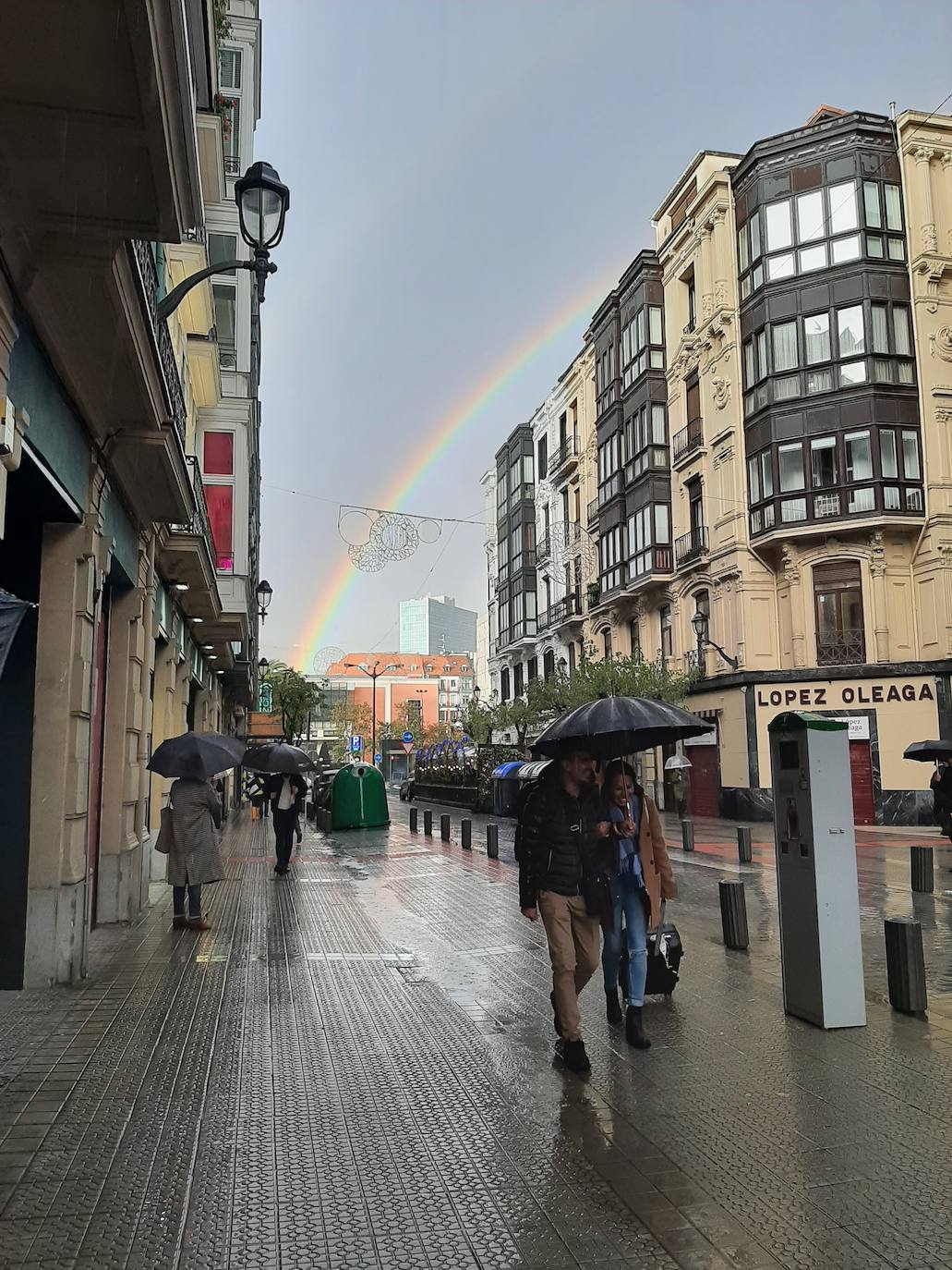 Fotos: El curioso &#039;doble&#039; arcoiris que nos ha regalado la lluvia en Bilbao