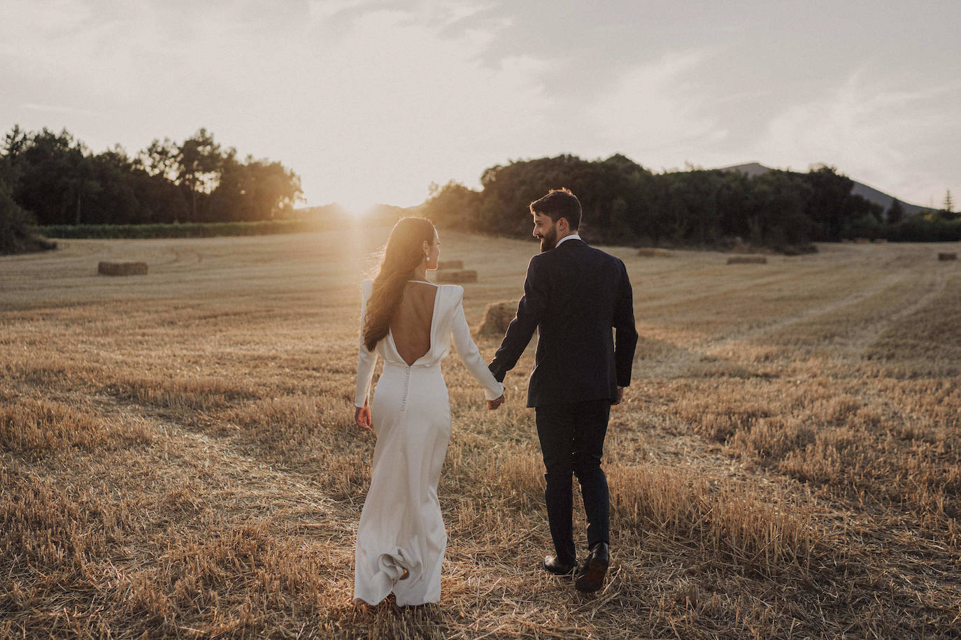 Fotos: Jone, la novia bilbaína del vestido desmontable y su boda soñada en Burgos