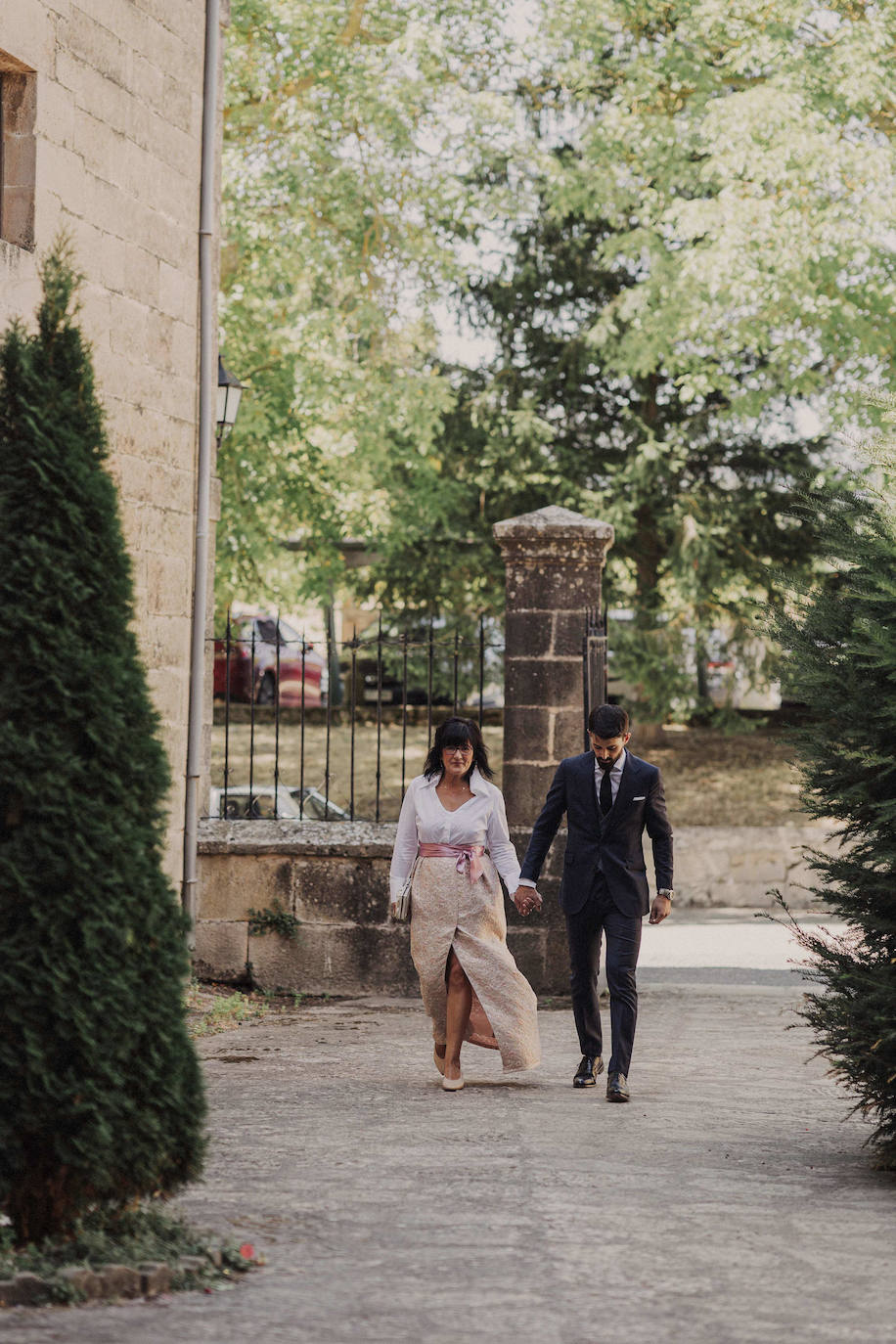 Fotos: Jone, la novia bilbaína del vestido desmontable y su boda soñada en Burgos