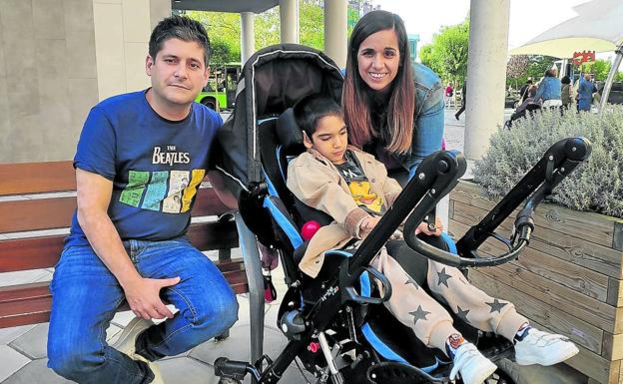 Iván Corredor e Iris Infante, padres de Markel, crean una petición para ampliar la edad de este amparo. 