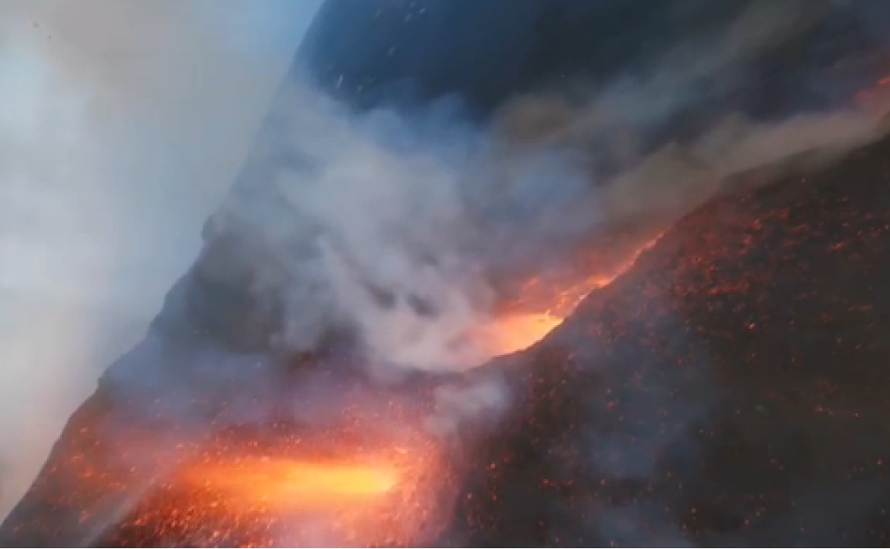 Espectacular vídeo del volcán de La Palma a vista de dron: se cumplen 50  días de erupción | El Correo