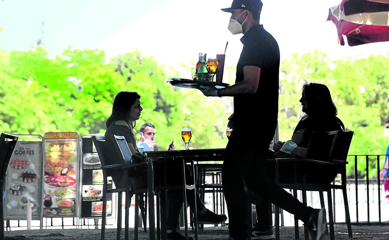 La hostelería y los negocios vinculados con el ocio han sido de los más castigados por la crisis y también son de los más endeudados. 