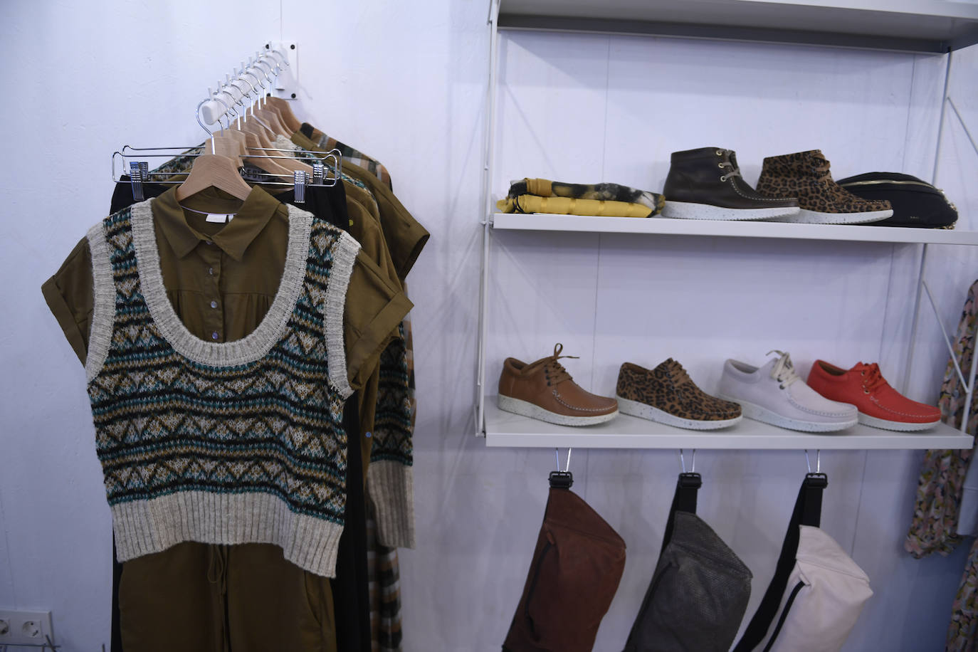 Fotos: Ni flecos, ni volantes: Así es la tienda de estos dos amigos en Bilbao La Vieja