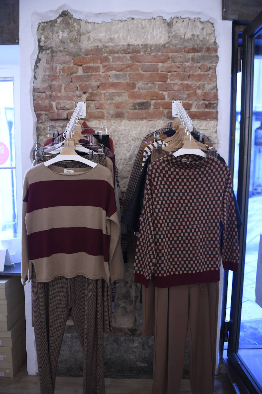 Fotos: Ni flecos, ni volantes: Así es la tienda de estos dos amigos en Bilbao La Vieja