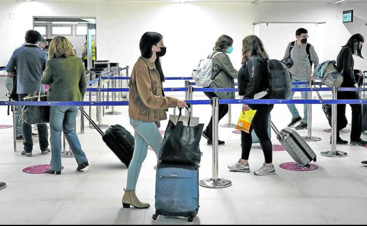 Foronda roza los 21.000 pasajeros en octubre y logra uno de sus mejores registros mensuales