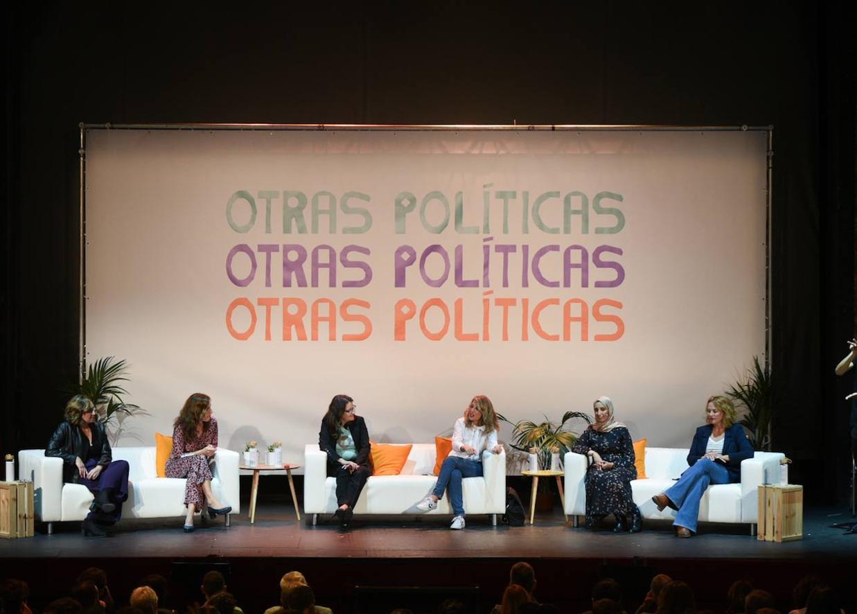 Fotos: Acto en Valencia de Yolanda Díaz, Mónica Oltra y Ada Colau