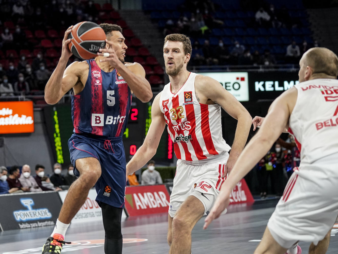 El Baskonia recibe al Estrella Roja en el Buesa Arena.