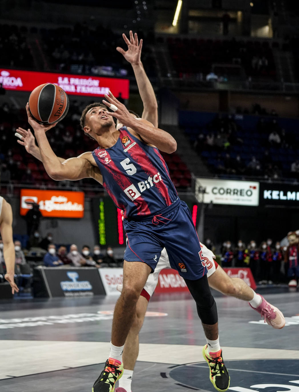 El Baskonia recibe al Estrella Roja en el Buesa Arena.