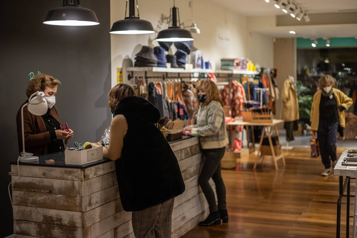 Fotos: Cinco creadoras abren una tienda efímera en el centro de Bilbao