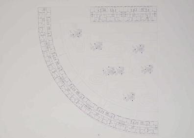Imagen secundaria 1 - Imagen de Luis Asín en el interior de una VPO de Agurain; plano de una construcción de Lakua e imagen del consejero Iñaki Arriola junto a José Ángel Medina, comisario de la Bienal Internacional de Arquitectura de Euskadi, junto a unas maquetas de Lakua y Zabalgana. 