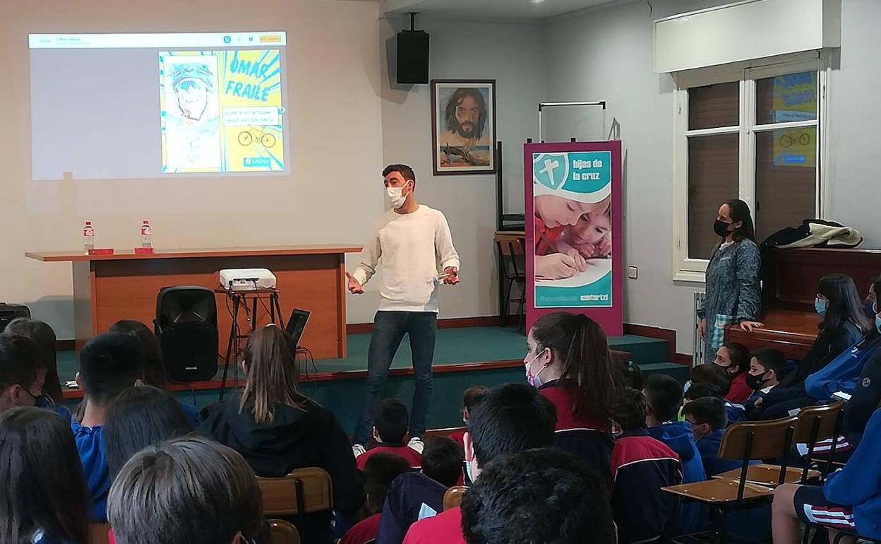 Reconocidos deportistas santurtziarras inculcan el valor del esfuerzo a los más jóvenes