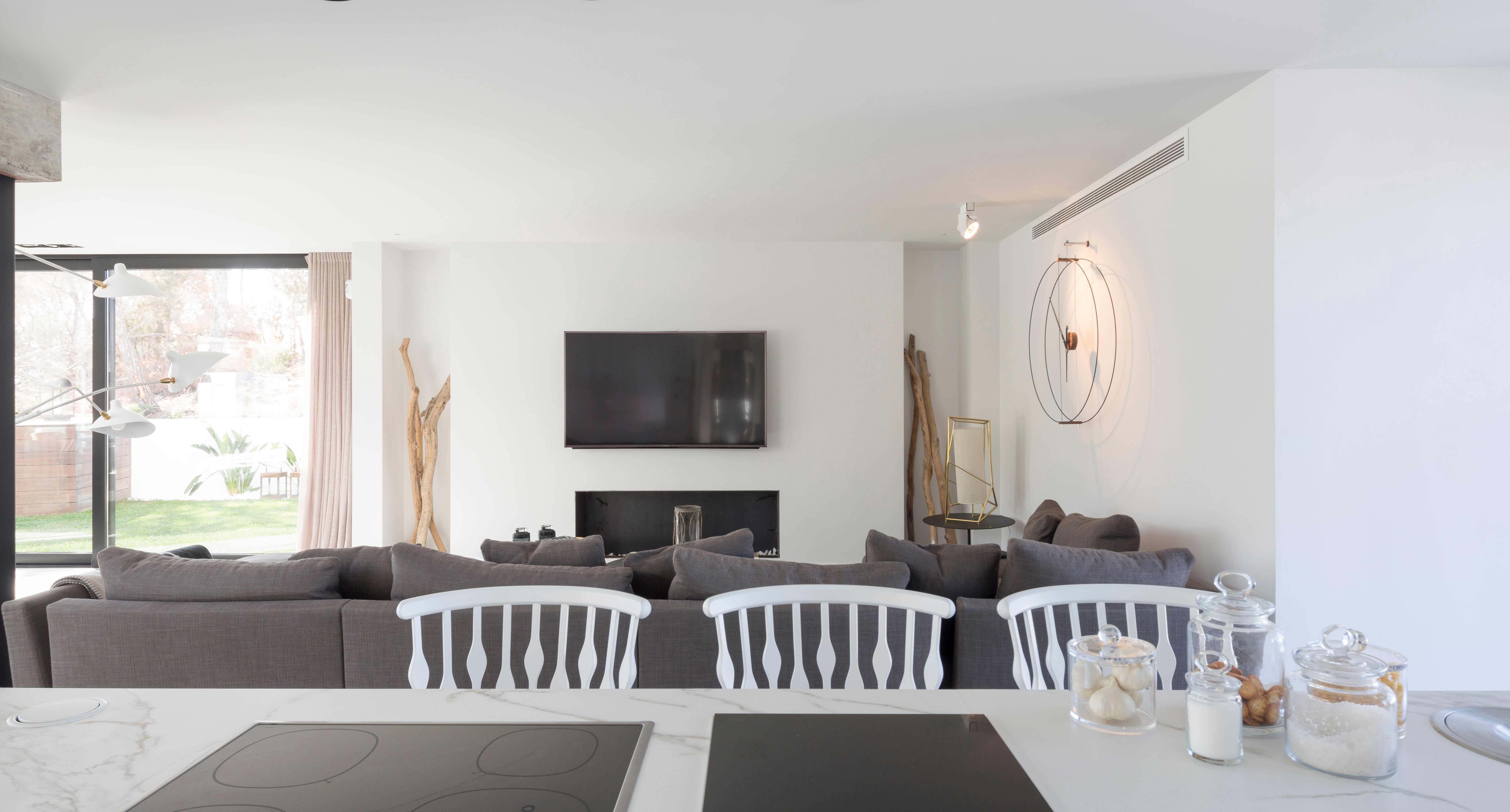 Fotos: Una interiorista vizcaína reforma el lujoso chalet de un futbolista en Ibiza