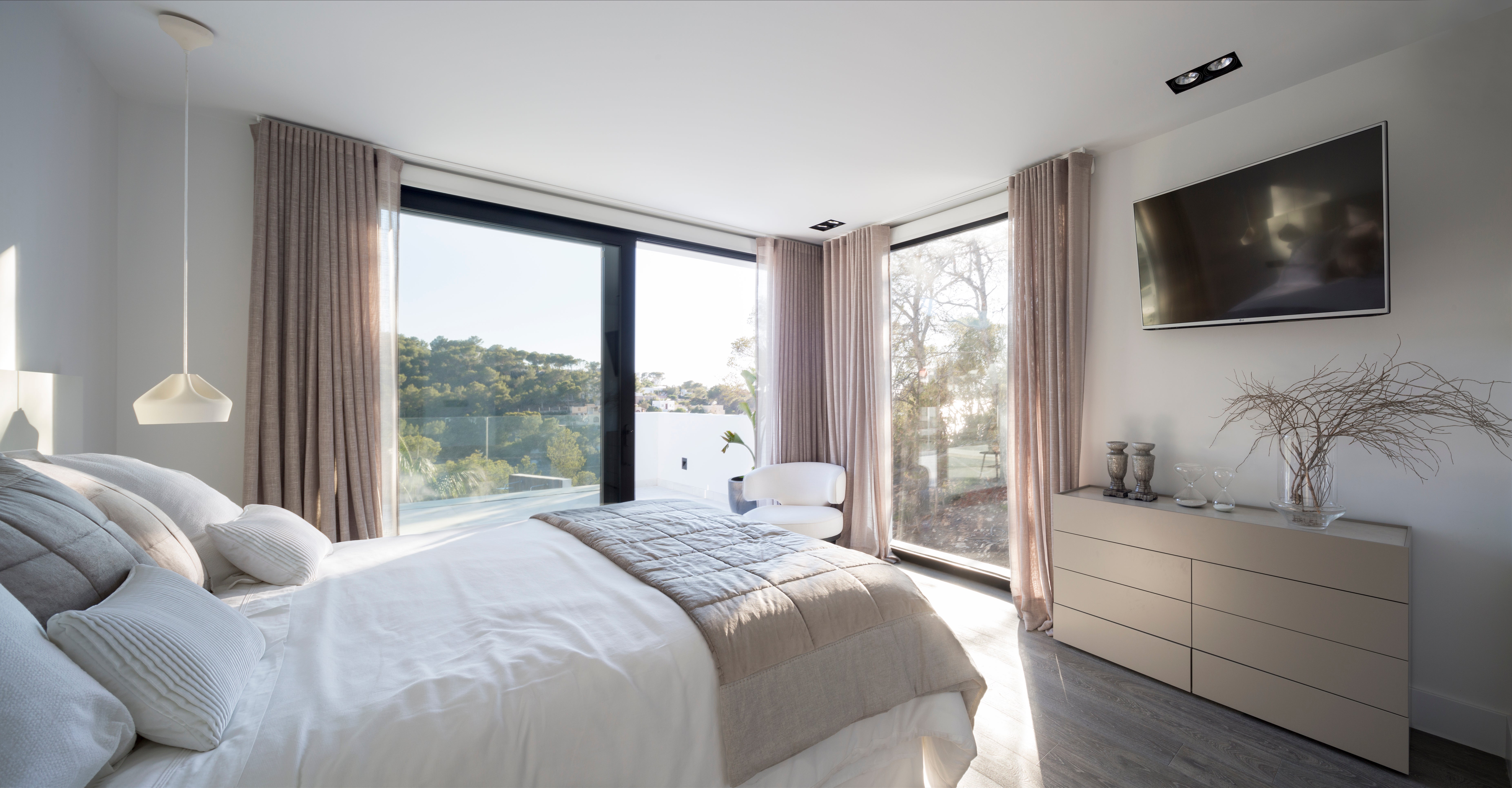 Fotos: Una interiorista vizcaína reforma el lujoso chalet de un futbolista en Ibiza