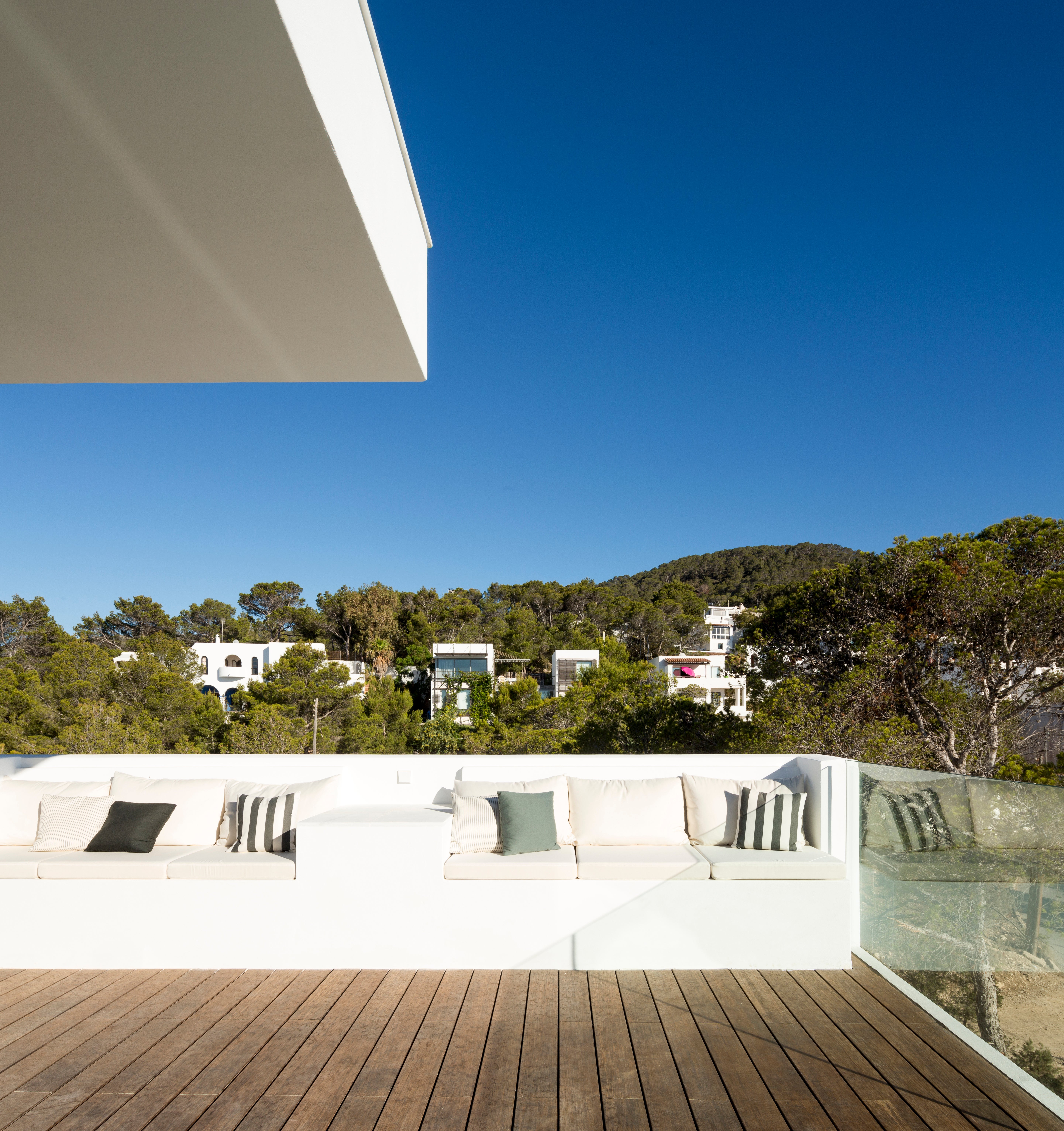 Fotos: Una interiorista vizcaína reforma el lujoso chalet de un futbolista en Ibiza