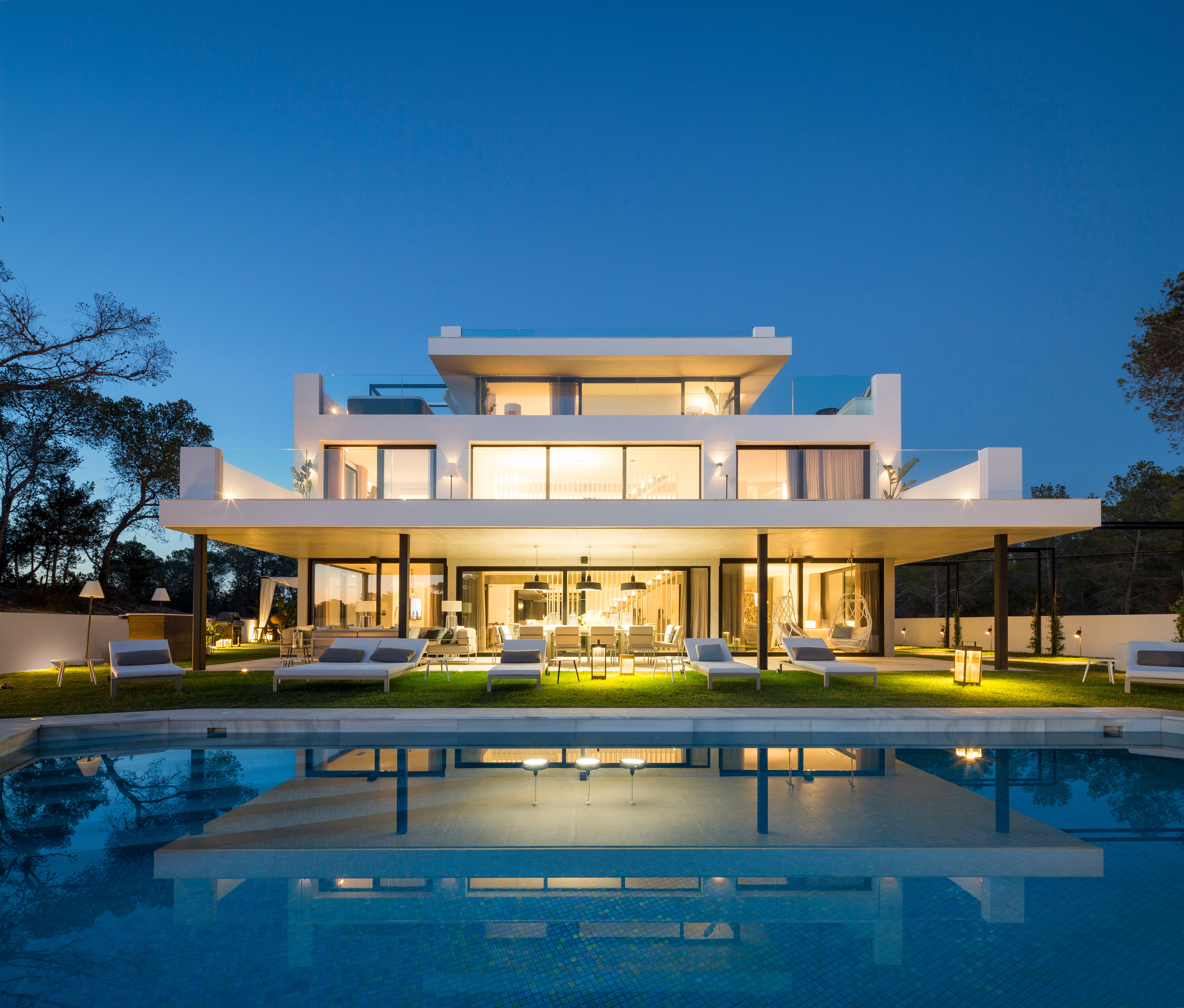 Fotos: Una interiorista vizcaína reforma el lujoso chalet de un futbolista en Ibiza