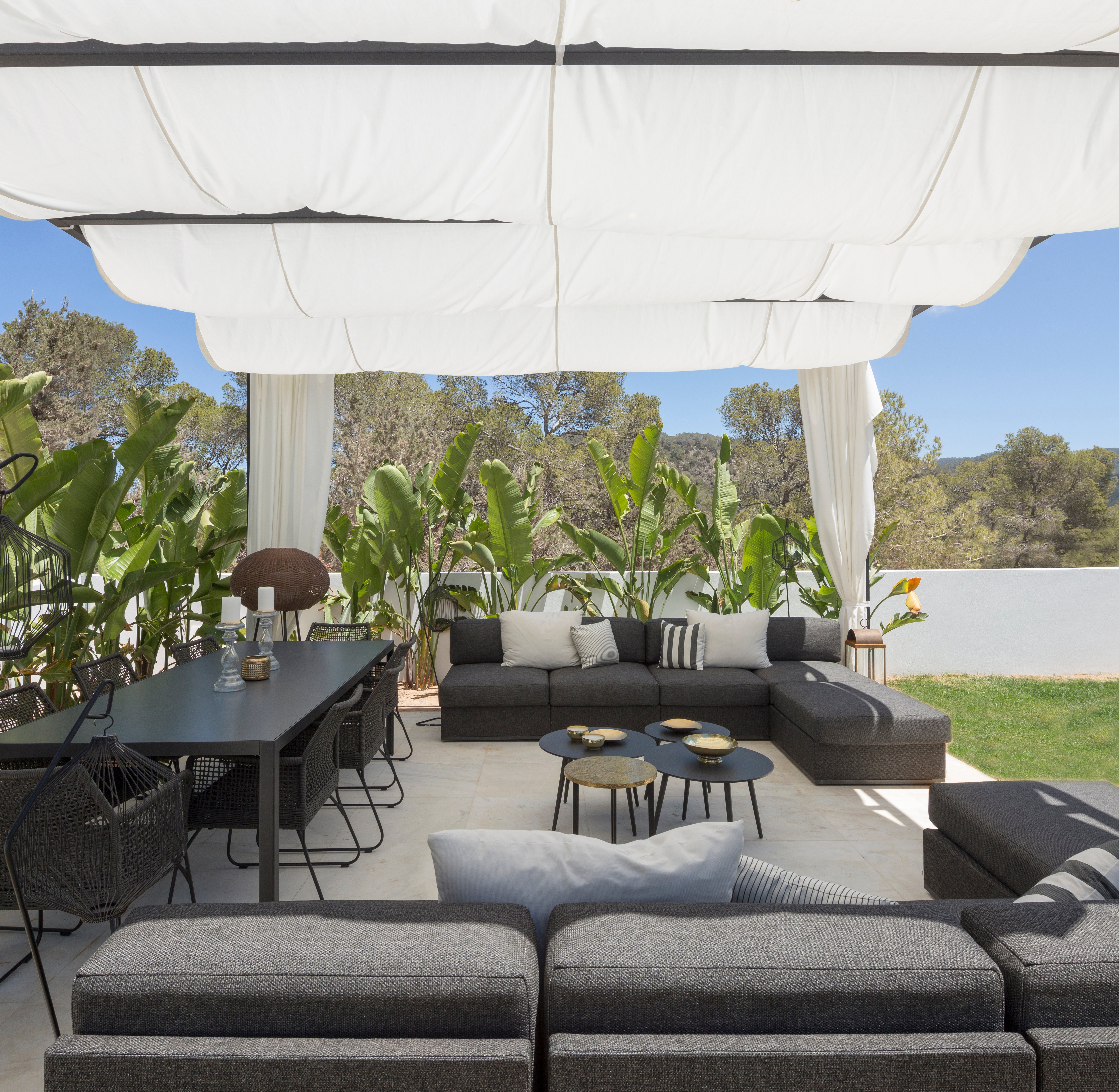 Fotos: Una interiorista vizcaína reforma el lujoso chalet de un futbolista en Ibiza