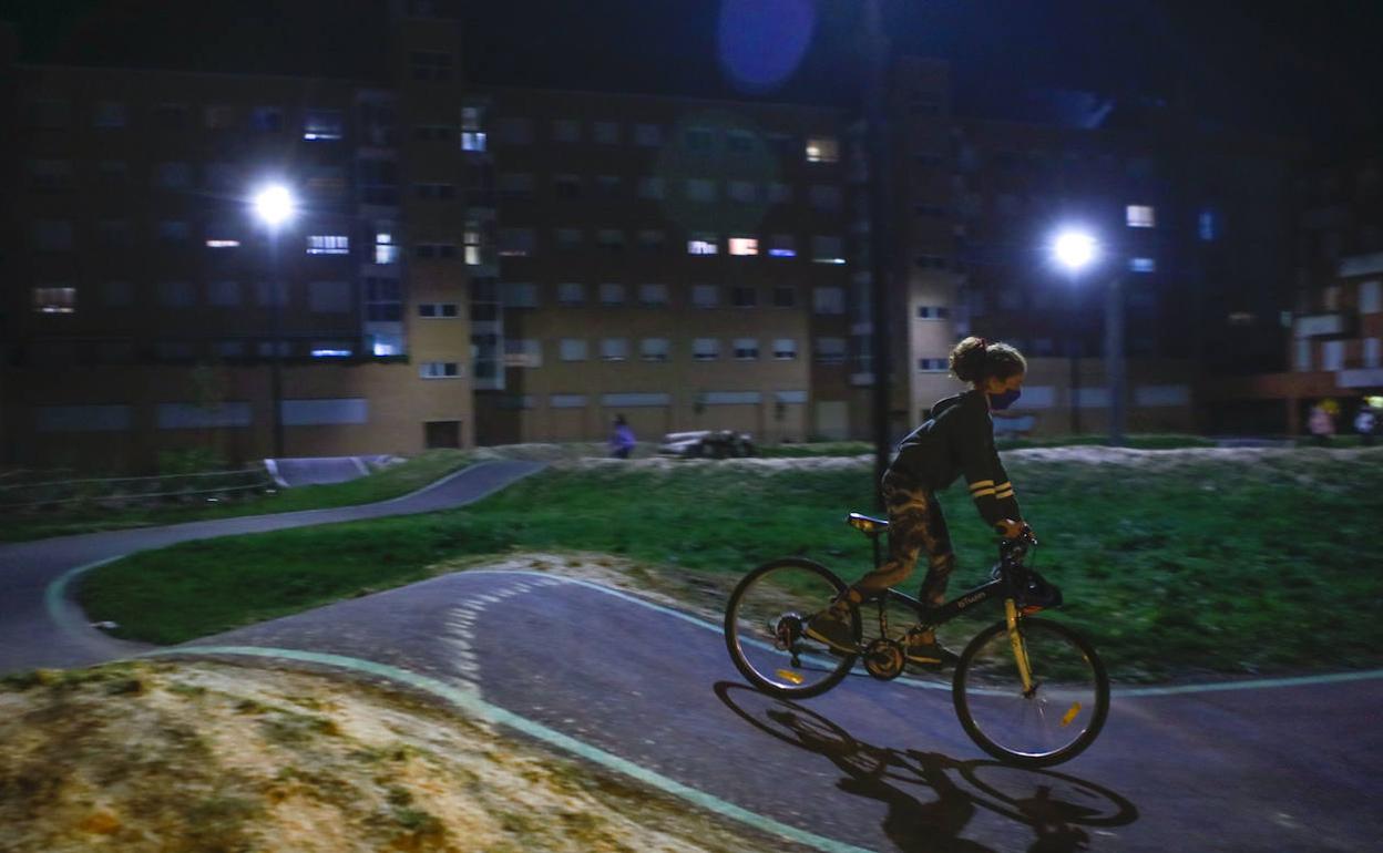 Las farolas del circuito de BMX molestaban a algunos vecinos.