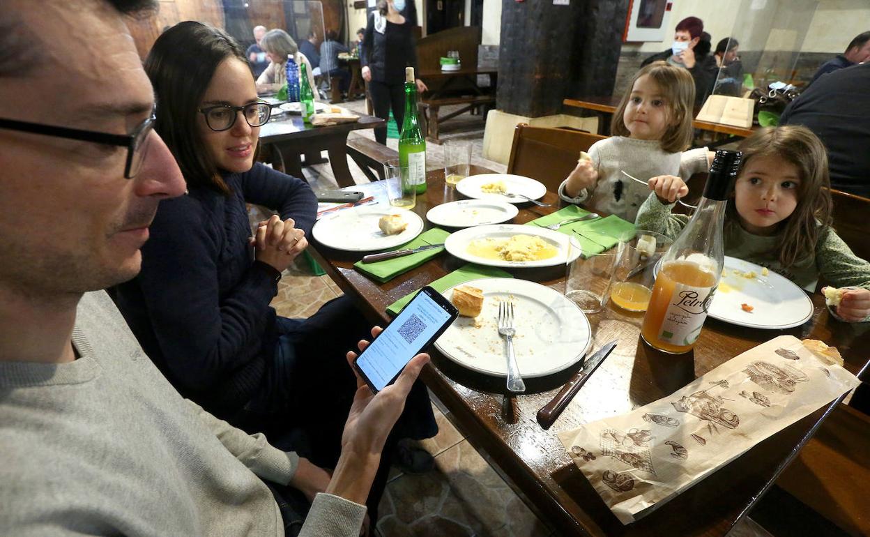 La Fiscalía avala el pasaporte covid para toda Euskadi por la amplia movilidad social