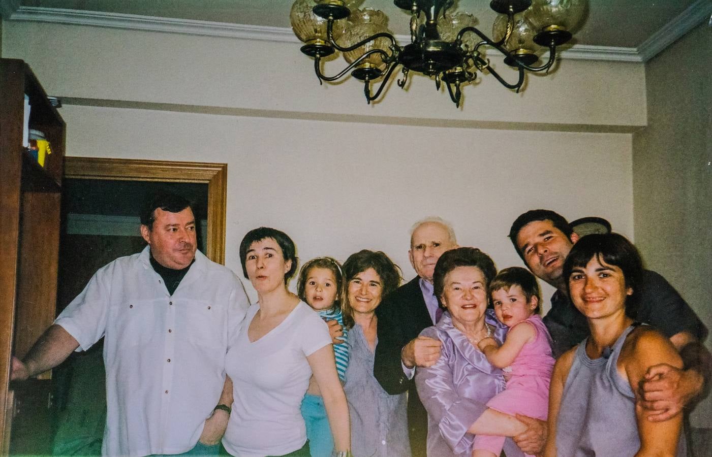 Toda la familia reunida en el piso de Olaguíbel antes del fallecimiento de Ignacio.