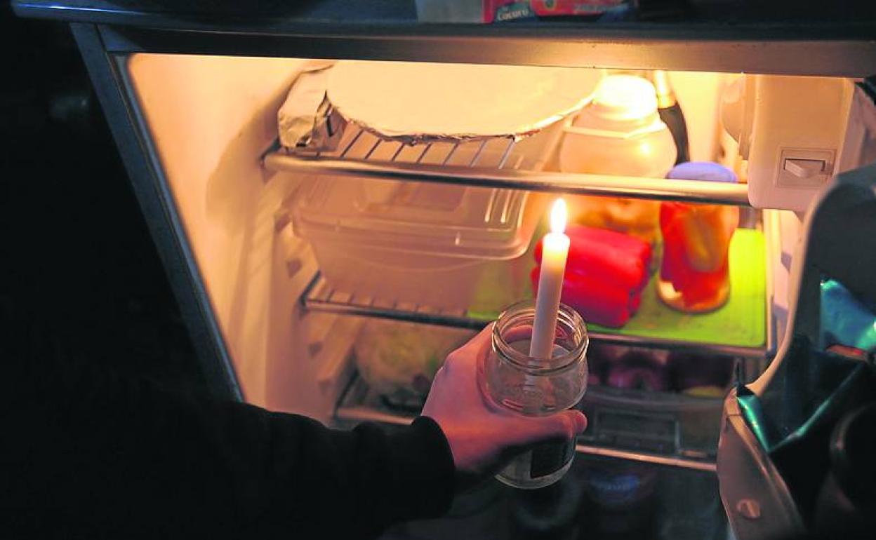 En un bulo sobre el gran apagón se recomendaba comprar velas