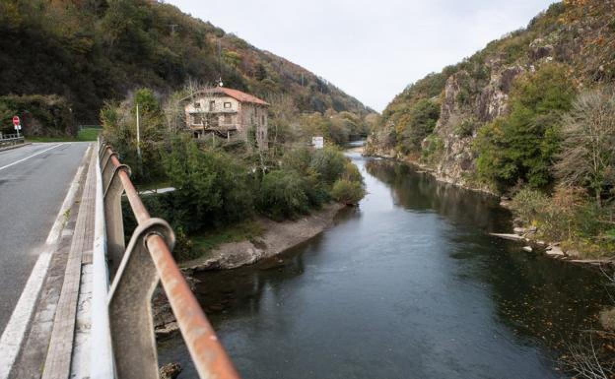 El río Bidasoa, en Endarlatsa, ha vuelto a ser escenario de la muerte de un migrante, como ya ocurrió en agosto