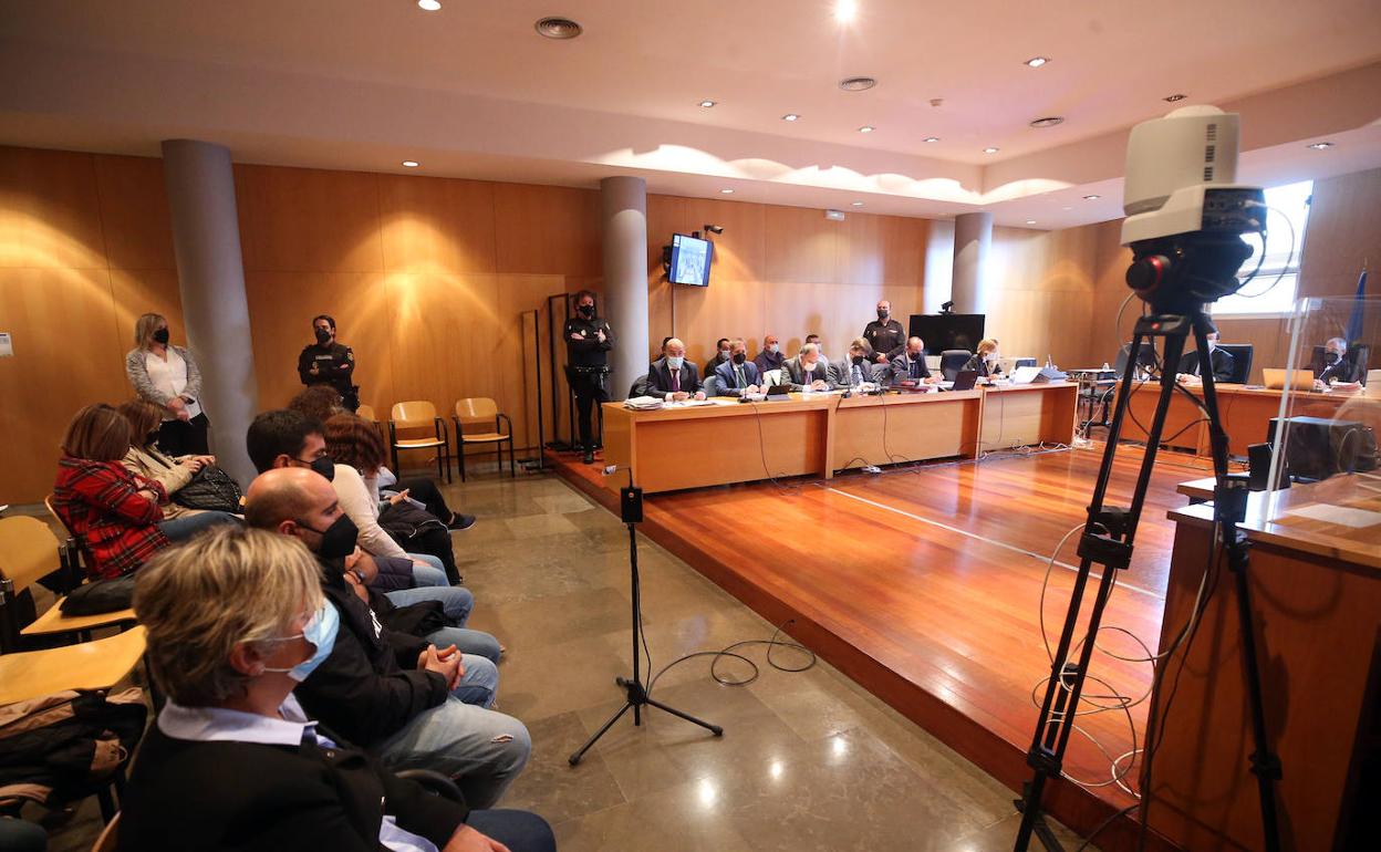 «Mi marido no es violento y no pasó ninguna noche fuera de casa aquel agosto»